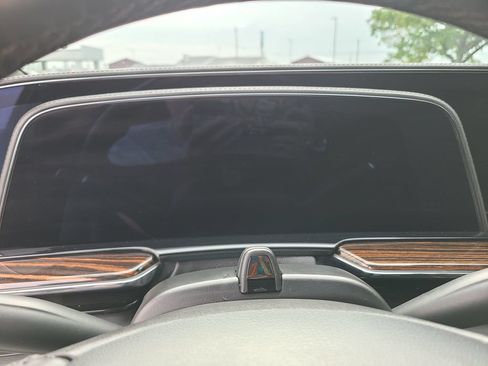 Used 2023 Cadillac Escalade ESV Premium Luxury AWD/4WD image 29