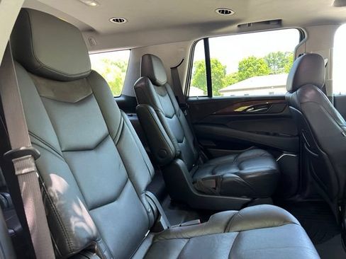 Used 2017 Cadillac Escalade Luxury RWD image 20