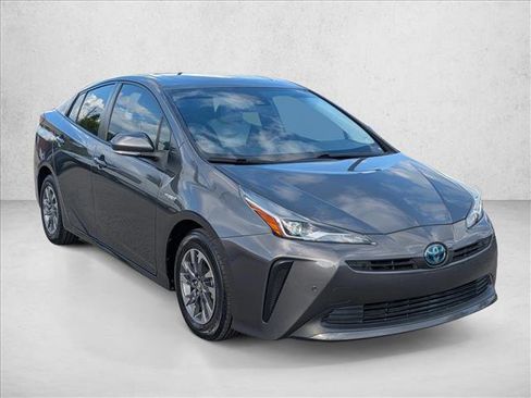 Used 2021 Toyota Prius XLE image 6