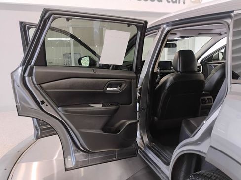 Used 2024 Nissan Rogue SV w/ SV Premium Package AWD/4WD image 38
