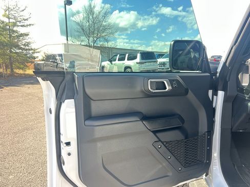 Used 2025 Ford Bronco Badlands image 21