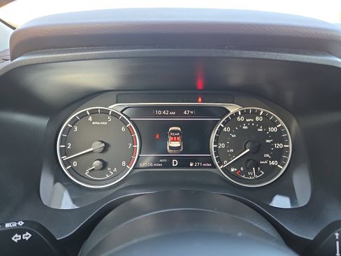 Used 2023 Nissan Rogue S image 18