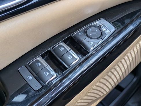 Used 2022 Kia Carnival EX FWD image 18