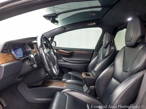 Used 2018 Tesla Model X 75D image 13