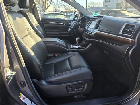 Certified 2016 Toyota Highlander Limited Platinum image 10