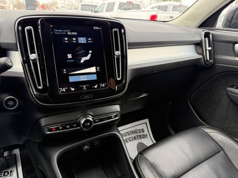 Used 2022 Volvo XC40 T5 Momentum AWD/4WD image 37