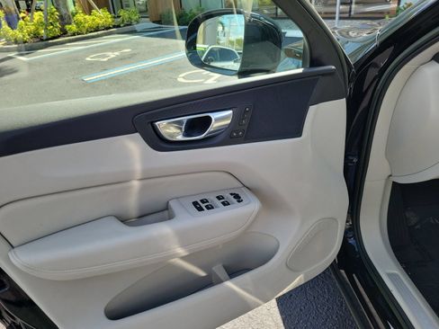 Used 2023 Volvo XC60 B5 Core w/ Climate Package FWD image 20