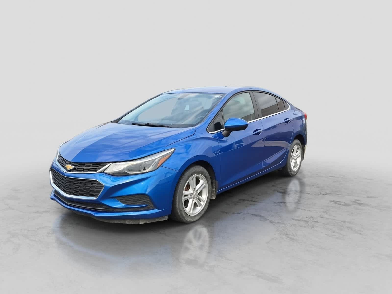 Used 2017 Chevrolet Cruze LT w/ Convenience Package FWD image 4