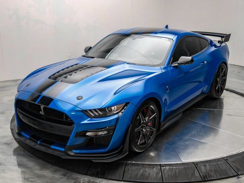 Used 2021 Ford Mustang Shelby GT500 w/ Carbon Fiber Track Pack RWD image 7