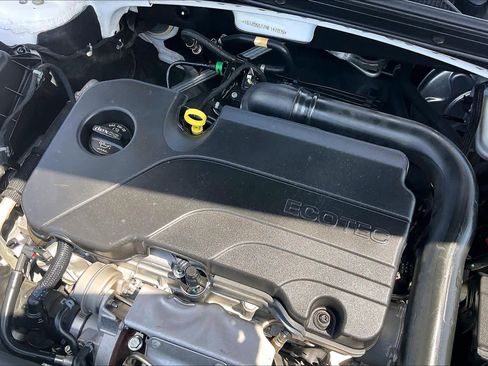 Used 2022 Chevrolet Malibu LT image 30