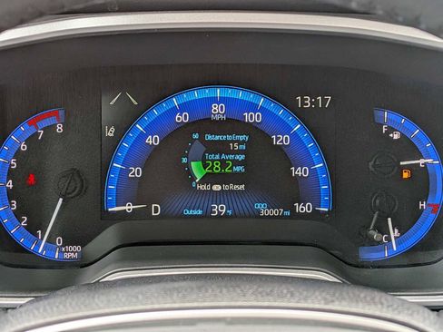 Used 2022 Toyota Corolla Cross XLE image 32