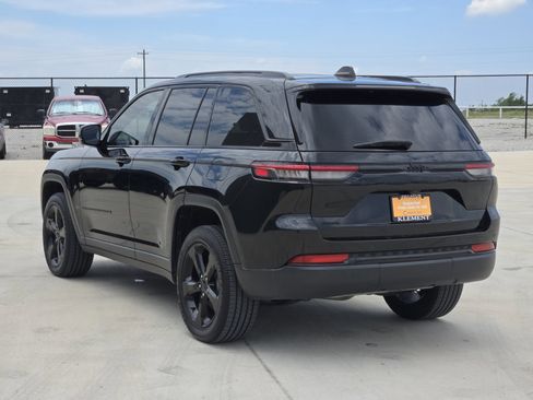 Used 2023 Jeep Grand Cherokee Altitude AWD/4WD image 6