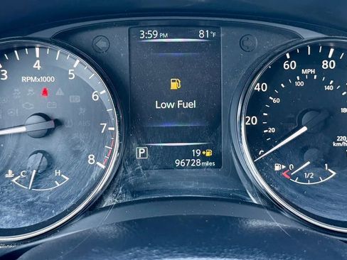 Used 2017 Nissan Rogue SV image 21