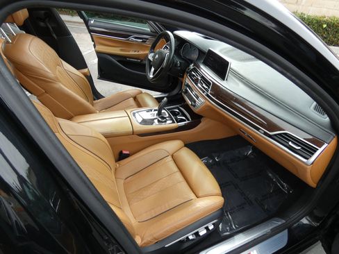 Used 2016 BMW 750i xDrive image 26