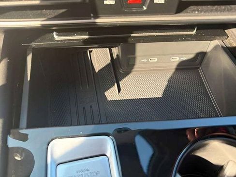Certified 2025 Volkswagen Atlas Peak Edition SE AWD/4WD image 21