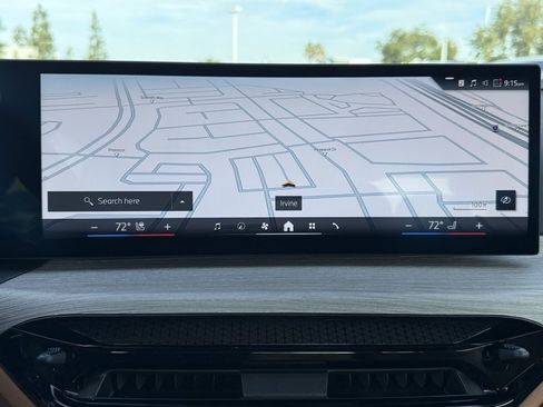 Used 2025 BMW 330i Sedan w/ Premium Package image 28