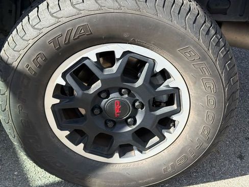 Certified 2024 Toyota Tacoma TRD Off-Road image 11