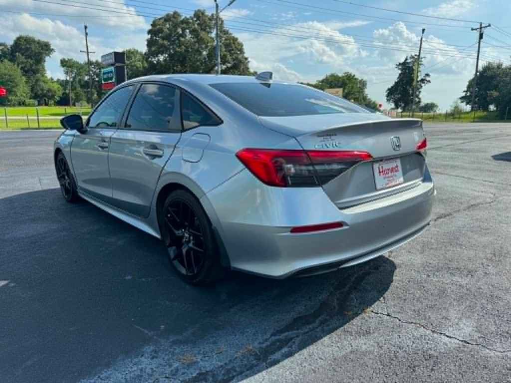 Used 2022 Honda Civic Sport image 2