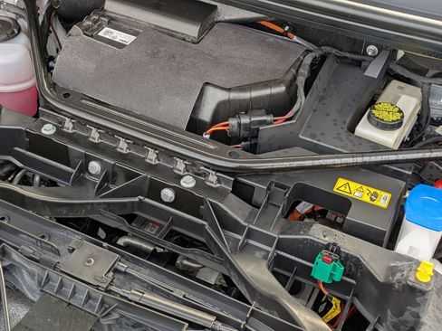 Used 2024 Audi Q4 e-tron Premium Plus image 24