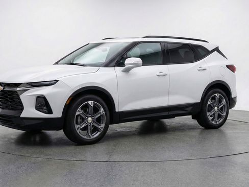 Used 2025 Chevrolet Blazer LT image 3