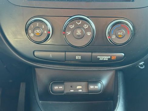Used 2016 Kia Soul + FWD image 25