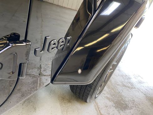 Used 2024 Jeep Gladiator Sport AWD/4WD image 16