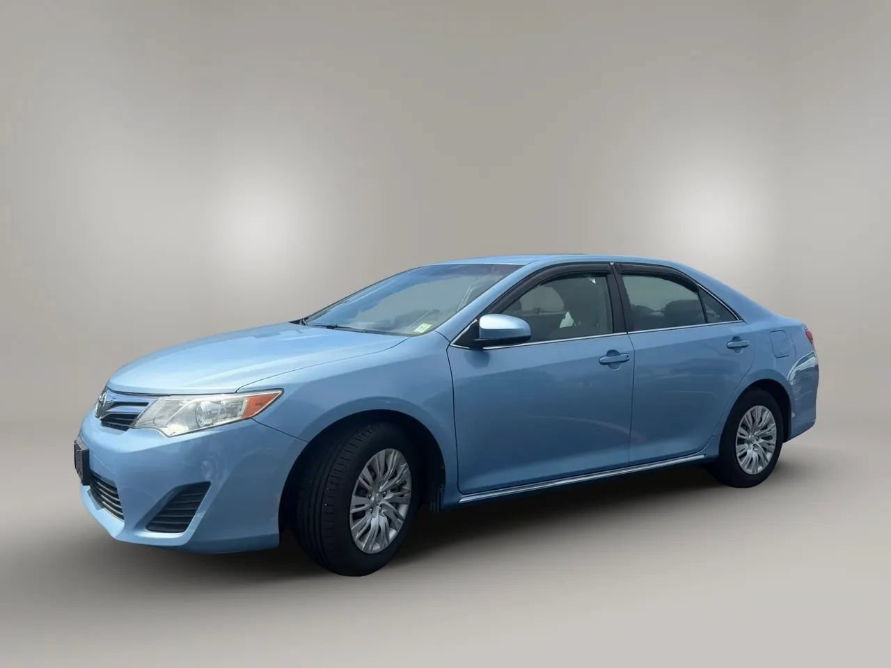Used 2012 Toyota Camry LE FWD image 2