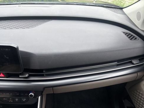 Used 2026 Kia Carnival FWD image 38