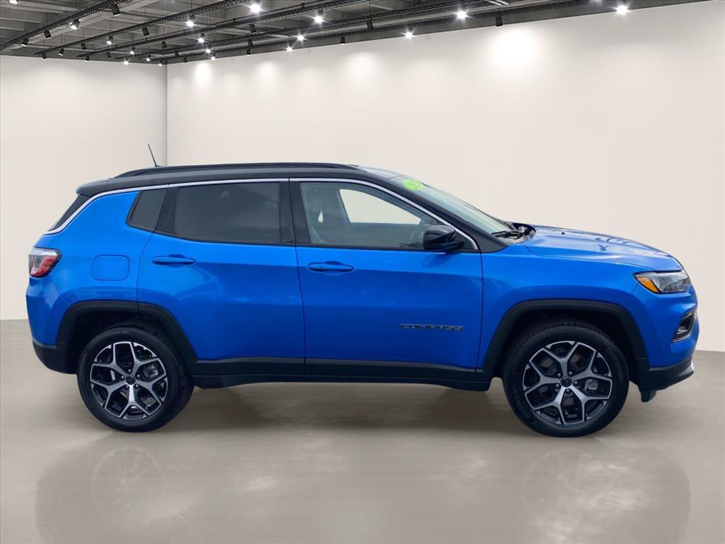 Used 2025 Jeep Compass Limited AWD/4WD image 8