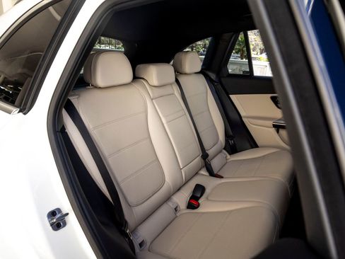 Used 2026 Mercedes-Benz GLC 300 image 23