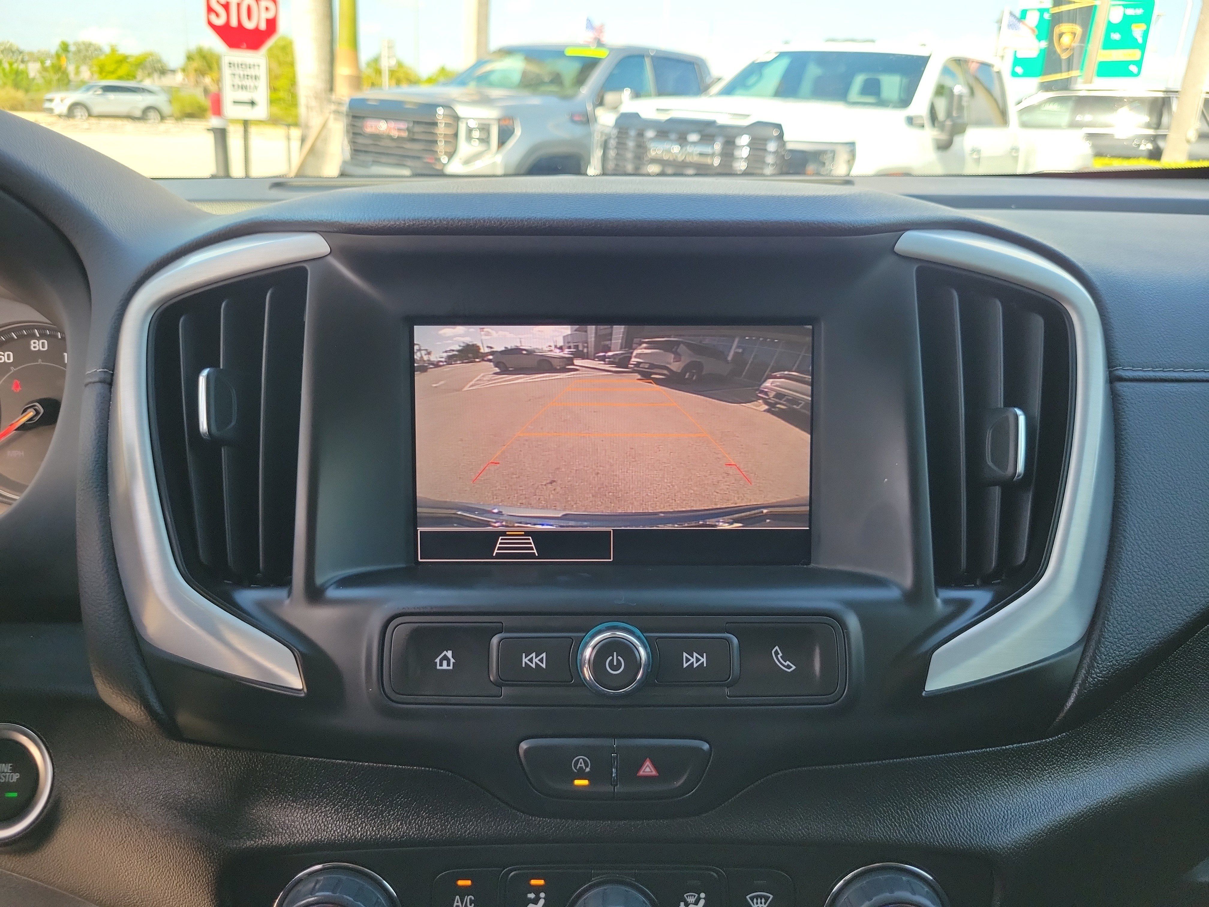 Used 2024 GMC Terrain SLE w/ Driver Convenience Package FWD image 7