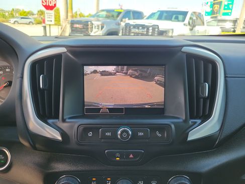 Used 2024 GMC Terrain SLE w/ Driver Convenience Package FWD image 7