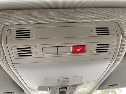 Used 2022 Volkswagen Tiguan SE w/ Panoramic Sunroof Package image 30