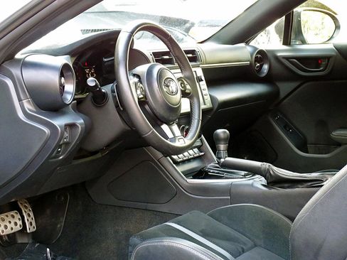 Used 2024 Toyota GR86 Premium RWD image 23