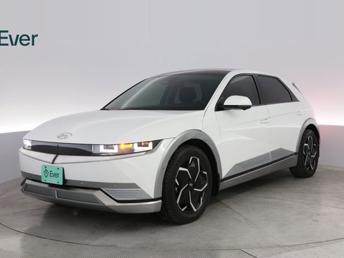 Used 2024 Hyundai Ioniq 5 Limited image 2