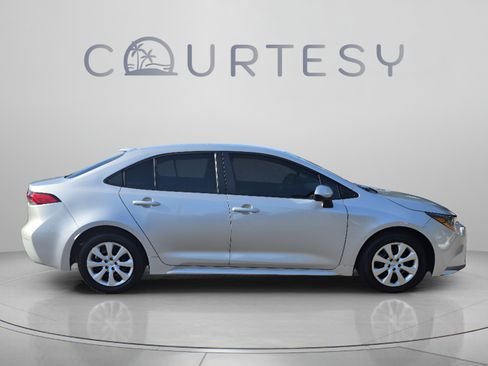 Used 2025 Toyota Corolla LE FWD image 6