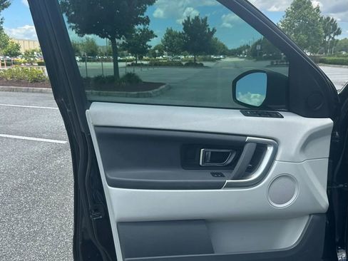 Used 2018 Land Rover Discovery Sport SE AWD/4WD image 7