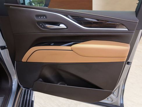 Certified 2024 Cadillac Escalade Sport w/ LPO, ONYX Package image 32