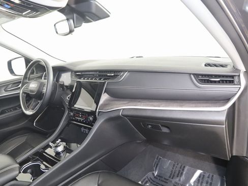 Used 2022 Jeep Grand Cherokee Limited image 44