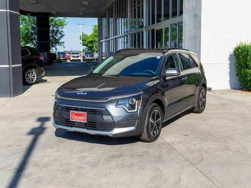 New 2026 Kia Niro EX FWD image 3