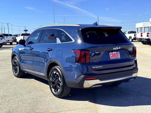 Used 2025 Kia Sorento S image 9