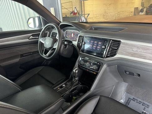 Used 2023 Volkswagen Atlas Cross Sport SE FWD image 20
