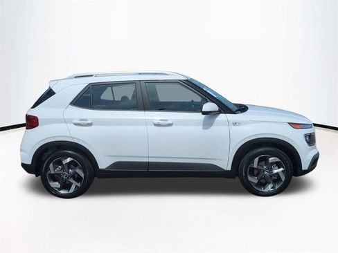 New 2026 Hyundai Venue SEL FWD image 4