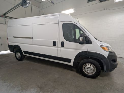 Used 2025 RAM ProMaster 2500 w/ Convenience Group FWD image 3