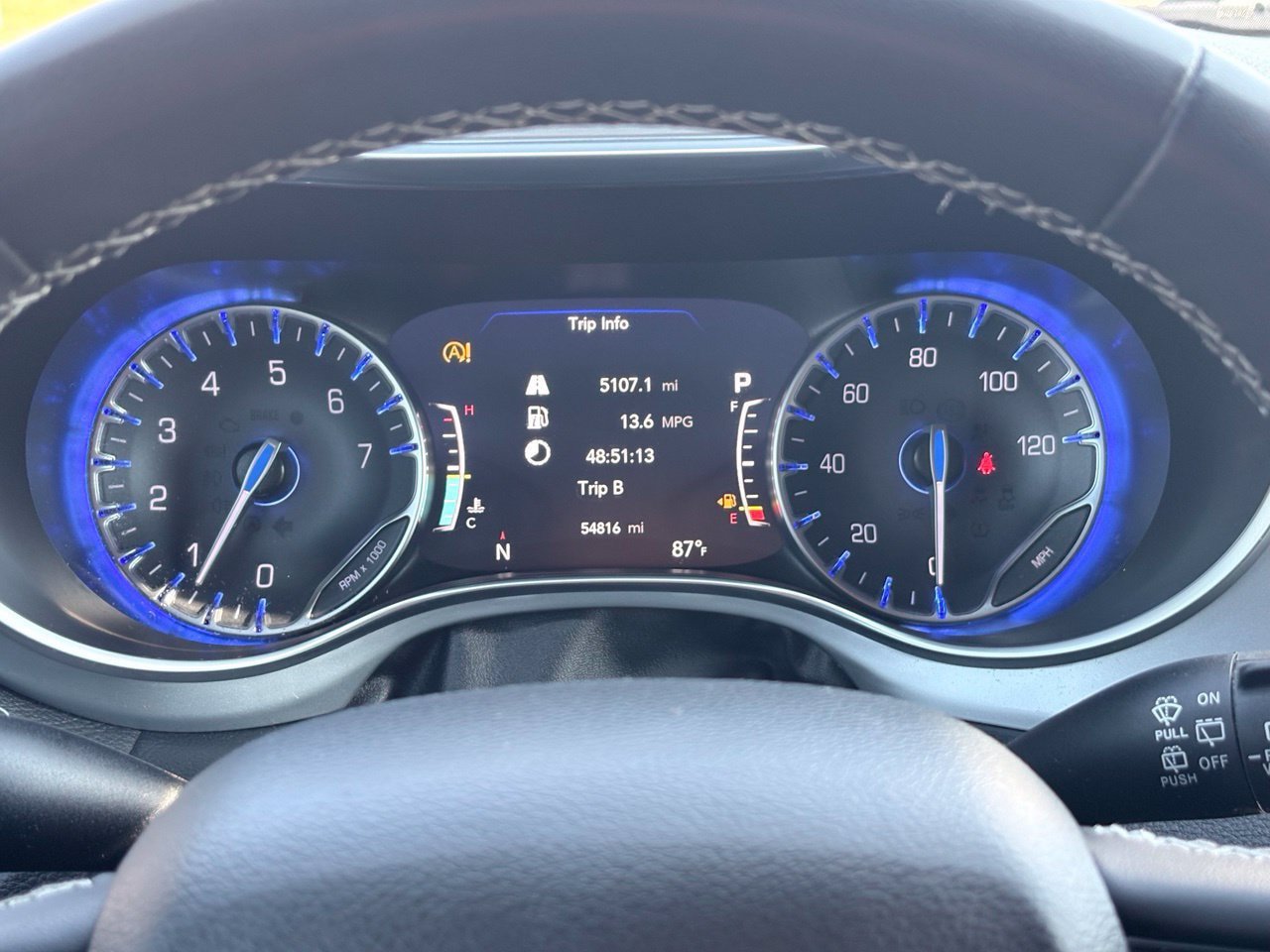 Used 2025 Chrysler Pacifica Limited FWD image 9