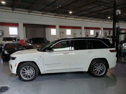 Used 2022 Jeep Grand Cherokee Summit 4xe AWD/4WD image 2