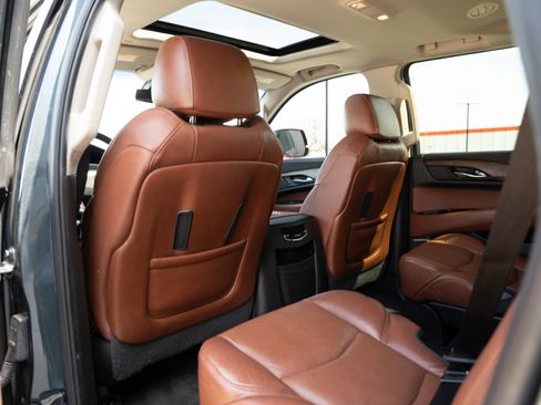 Used 2020 Cadillac Escalade Luxury image 26