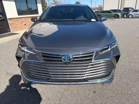 Used 2022 Toyota Avalon Limited image 10