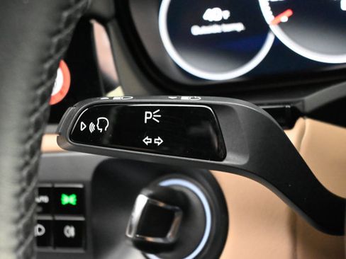 Used 2019 Porsche Cayenne Turbo w/ Premium Plus Package image 72