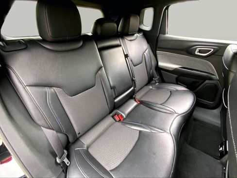 Used 2024 Jeep Compass Latitude AWD/4WD image 19